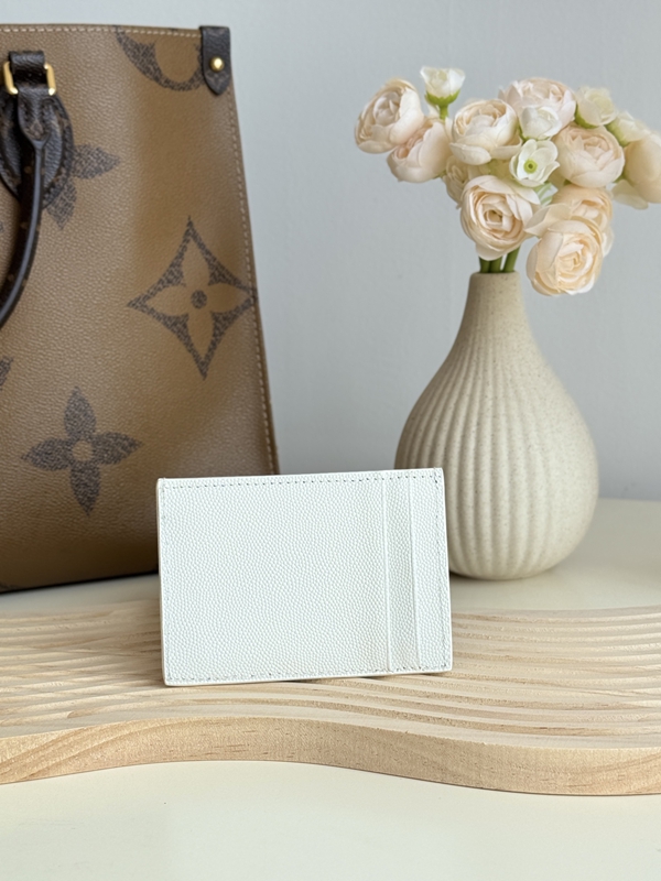 イヴサンローラン財布背面デザイン